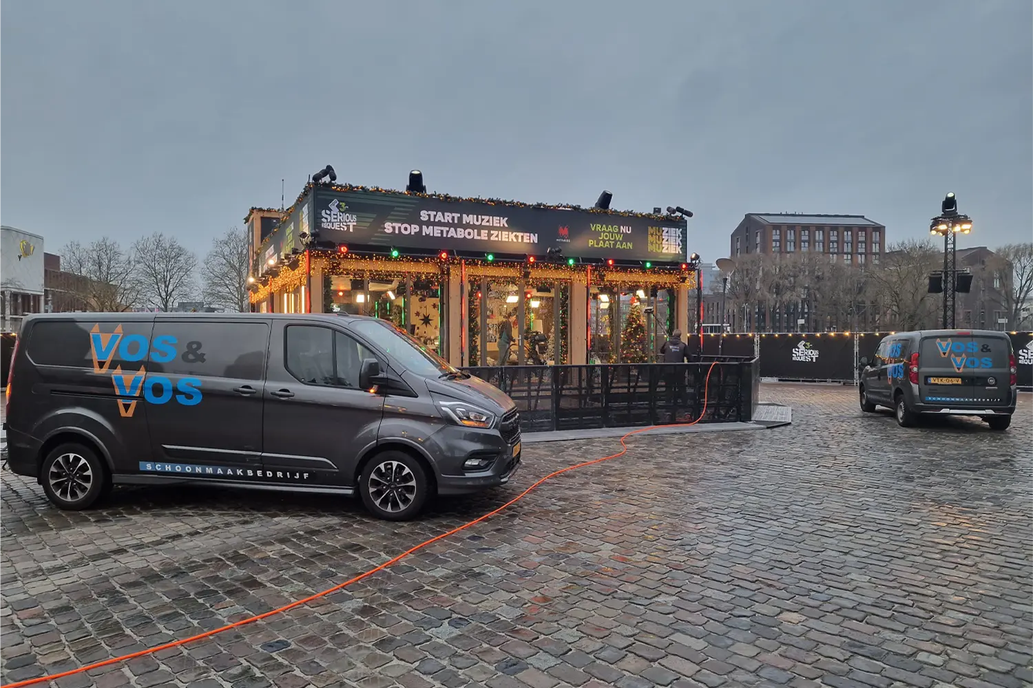 Vos en vos bus bij het glazenhuis in zwolle