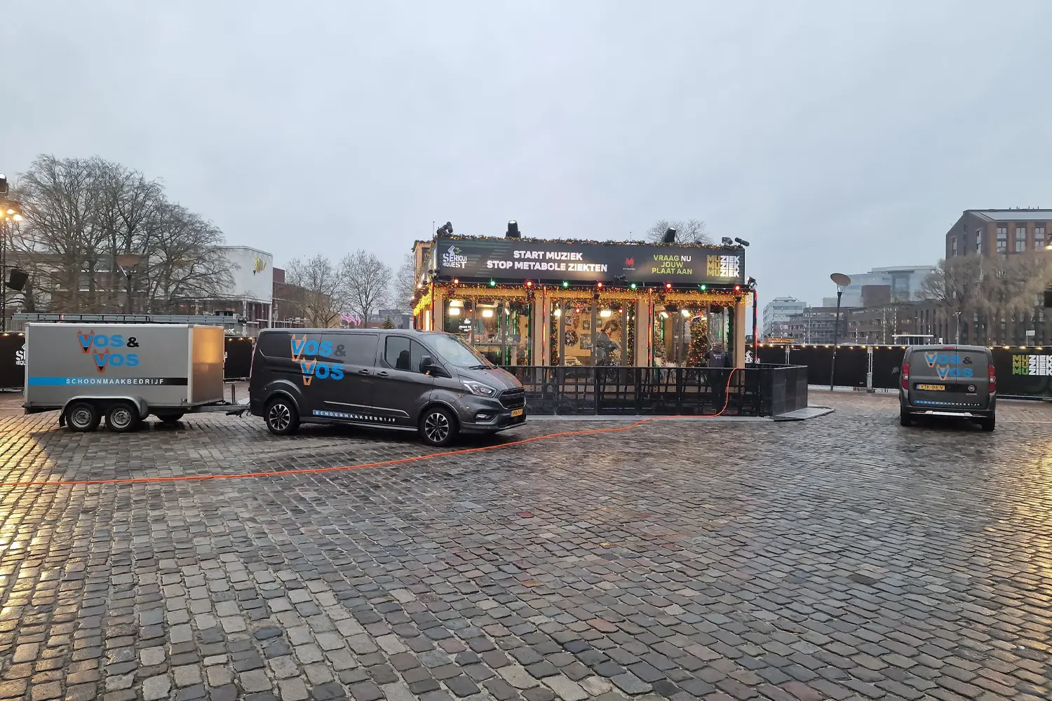 Vos en vos bus bij het glazenhuis in zwolle